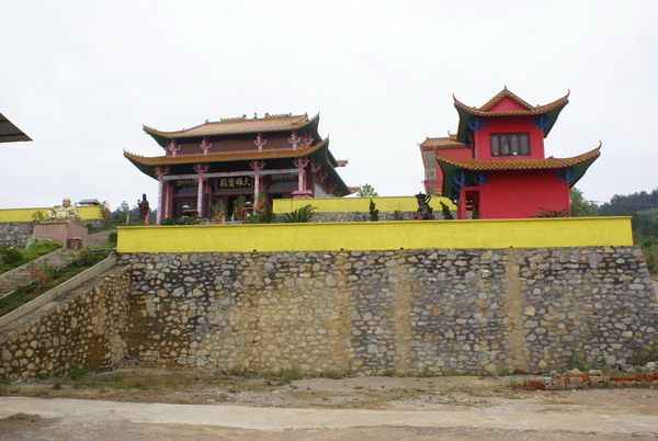 东山寺位于广西壮族自治区象州县城东南东岗岭山麓的宗教旅游