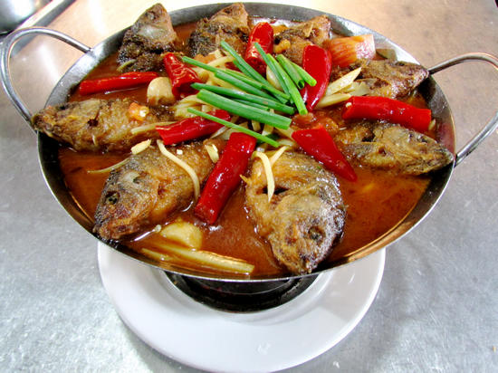 金龙寨酒楼锅仔酸辣禾花鱼